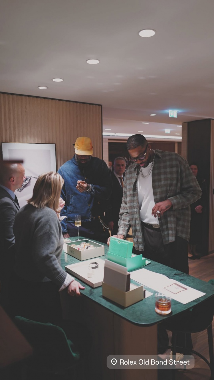 骑士2016冠军十周年 乐福晒伦敦聚众动态