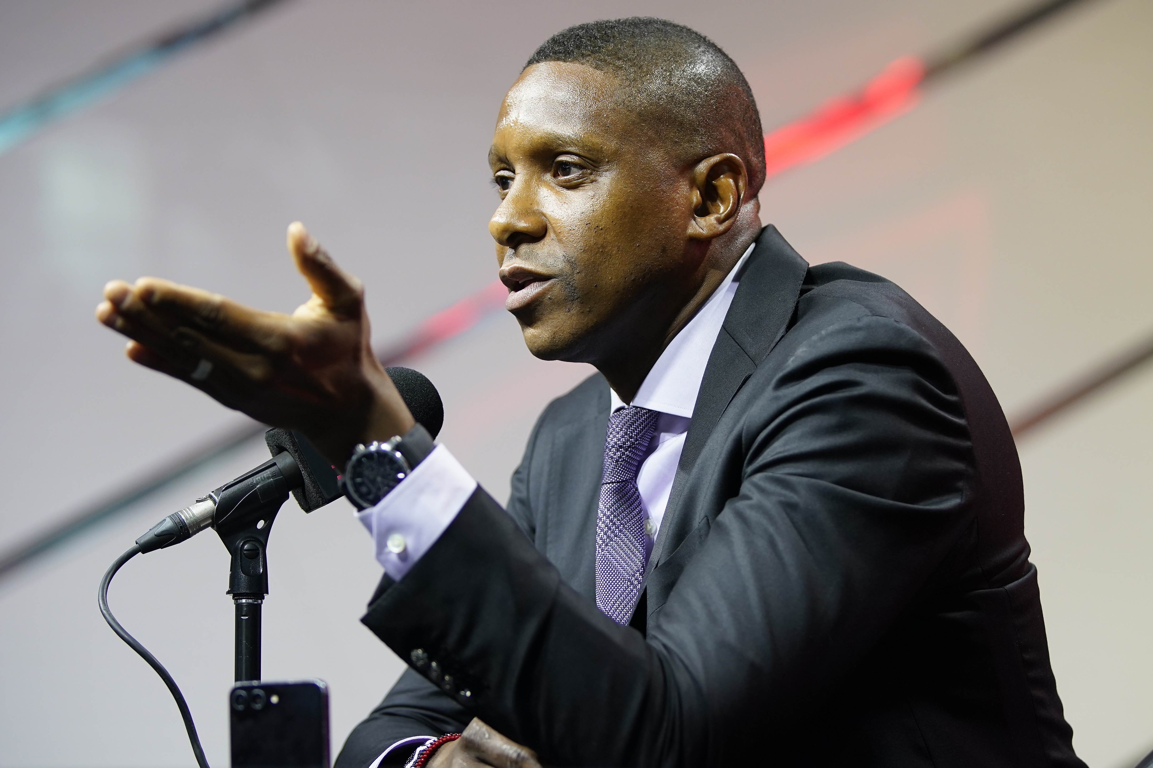独行侠评估向上交易30号签：正接触多队摸底代价