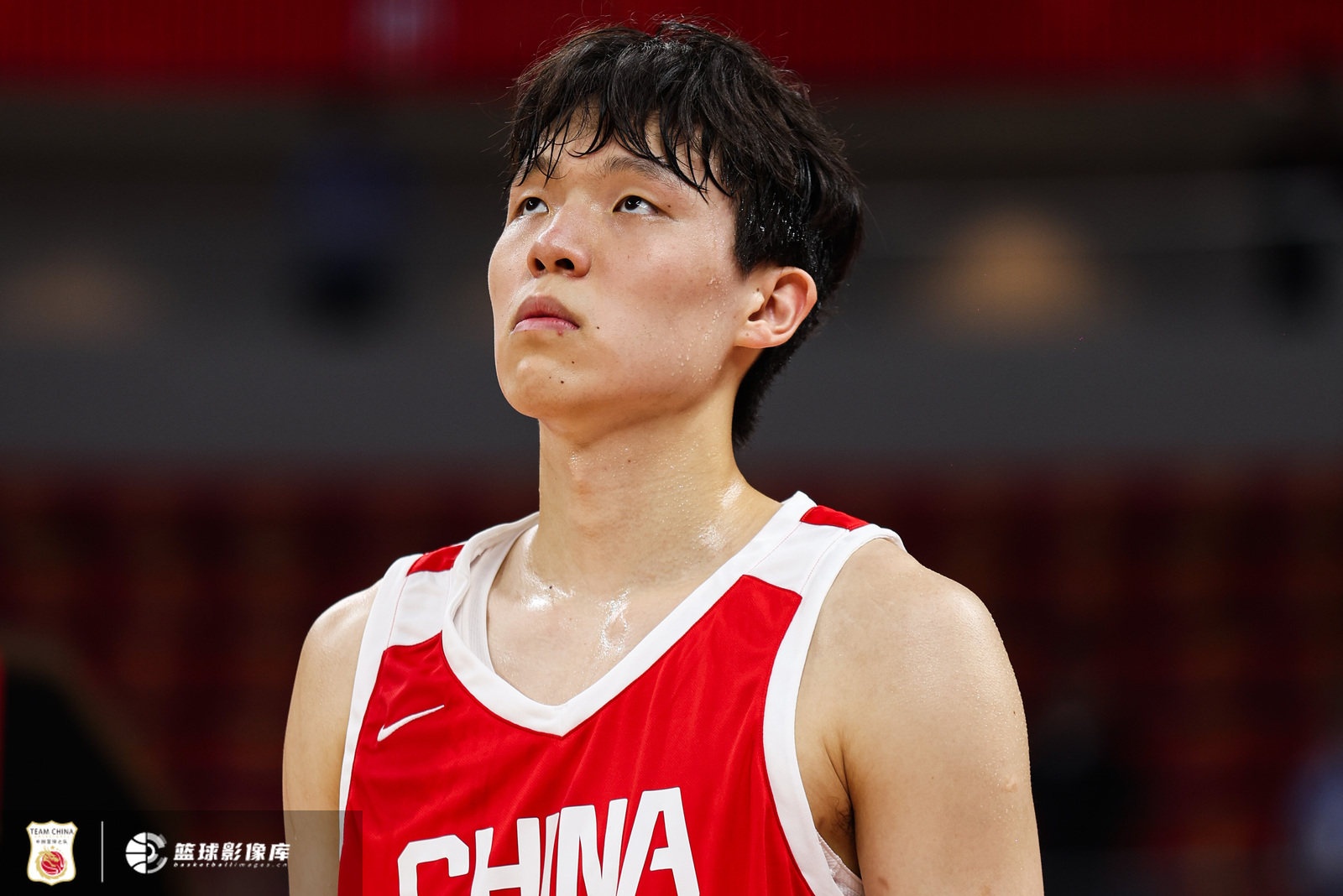霍金森8中7撕裂防线，半场中国男篮40-50落后日本
