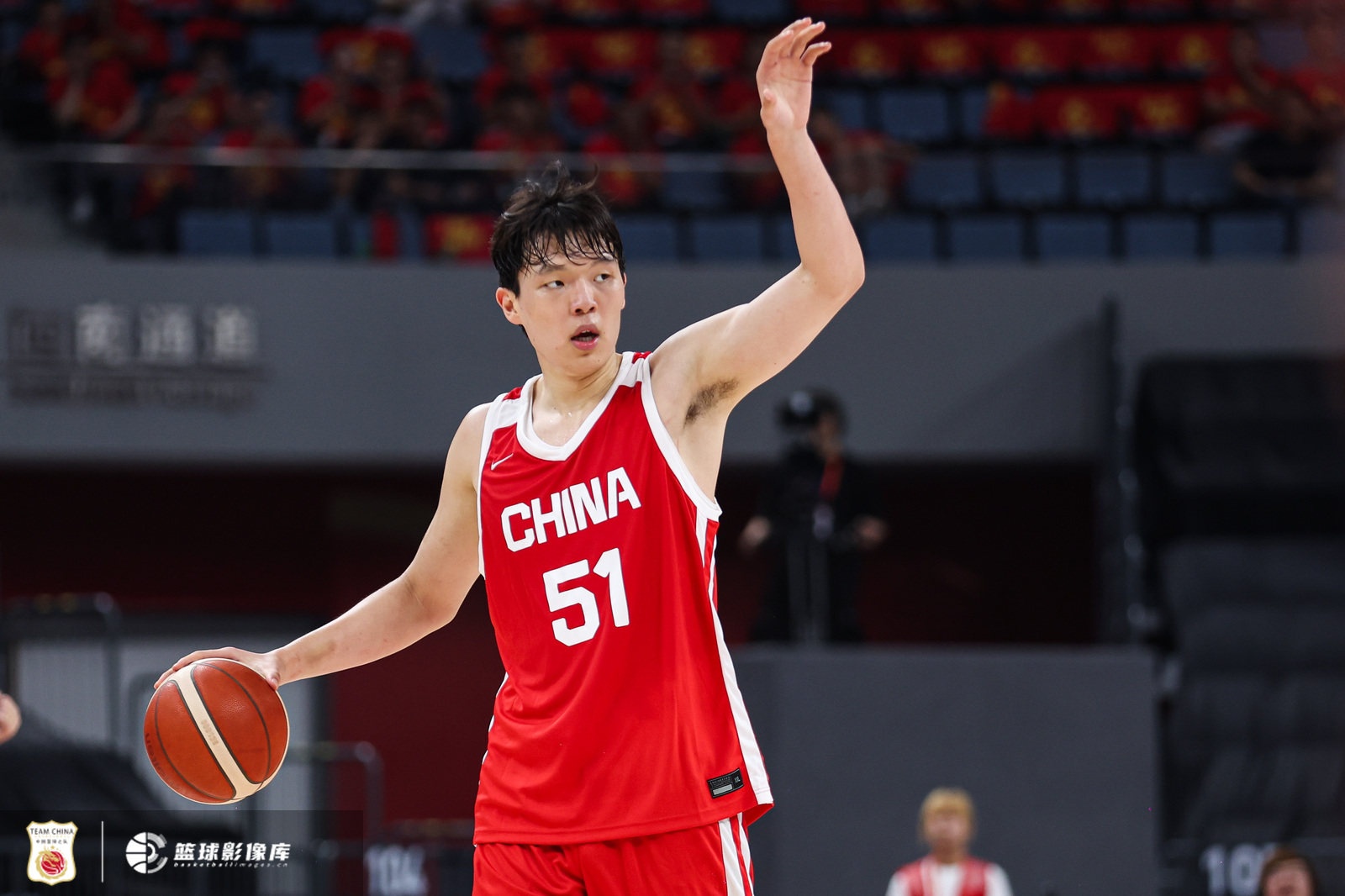 杨瀚森回国即转机赴赌城，中国男篮92-74胜台北晋级第二阶段