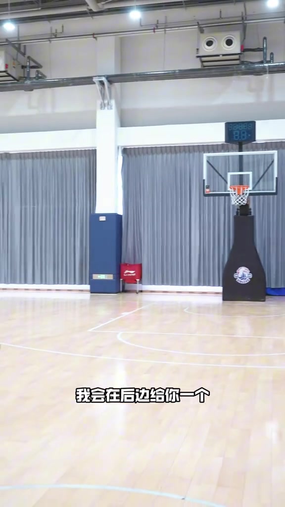 青岛男篮公开课聚焦阻力上篮训练 杨瀚森对抗中完成10次终结 青岛男篮公开课聚焦阻力上篮训练 杨瀚森对抗中完成10次终结