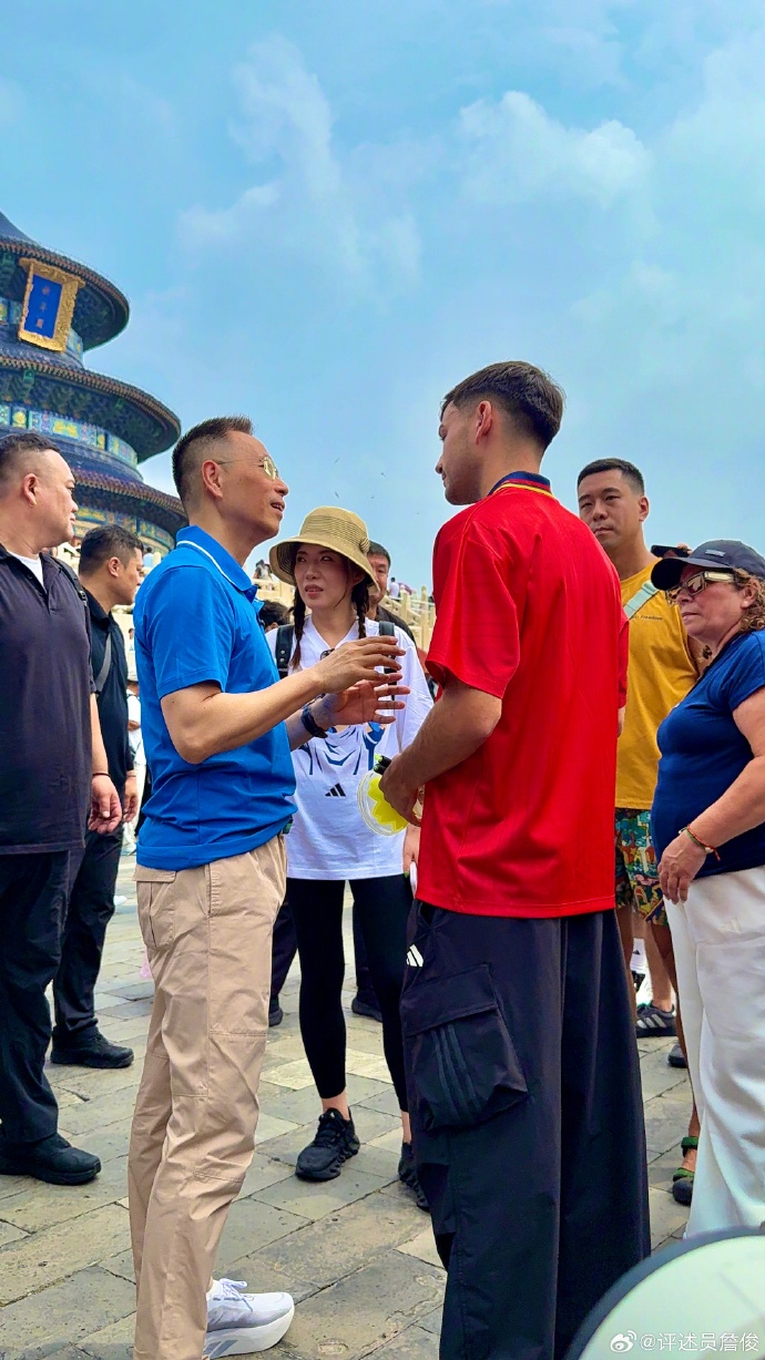 詹俊遇佩德里:2010 vs 现役西班牙打平,未来可能考虑利物浦 詹俊遇佩德里:2010 vs 现役西班牙打平,未来可能考虑利物浦