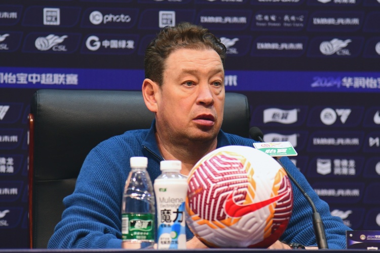 斯卢茨基今晨返回莫斯科 于汉超机场送行