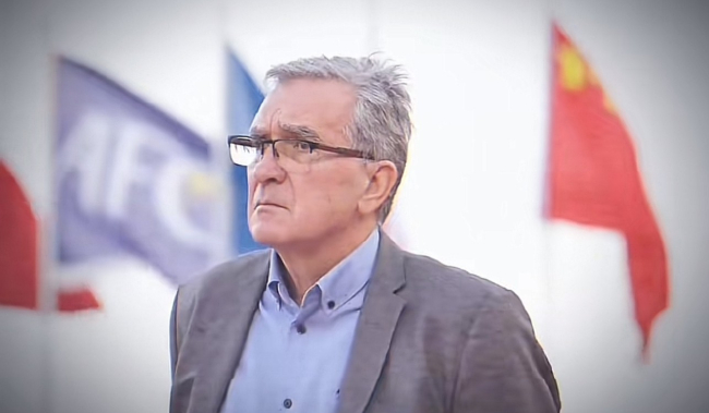 国足主场若再负即退出直通竞争 塞尔吉尼奥承担中场组织重任 国足主场若再负即退出直通竞争 塞尔吉尼奥承担中场组织重任