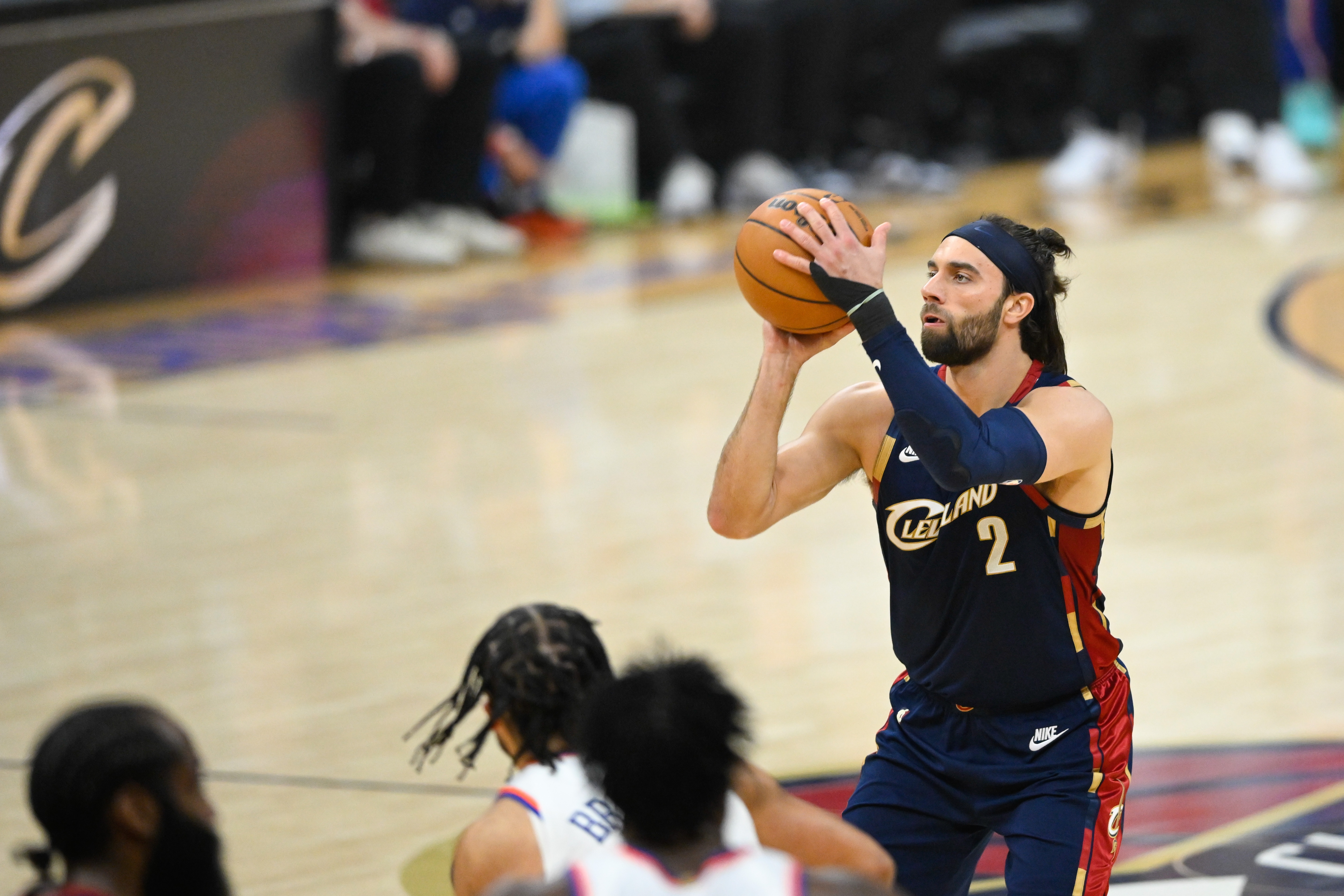 NBA五方交易TA评级：骑士获沃特森白魔B+ 快船得斯特鲁斯A- 掘金C