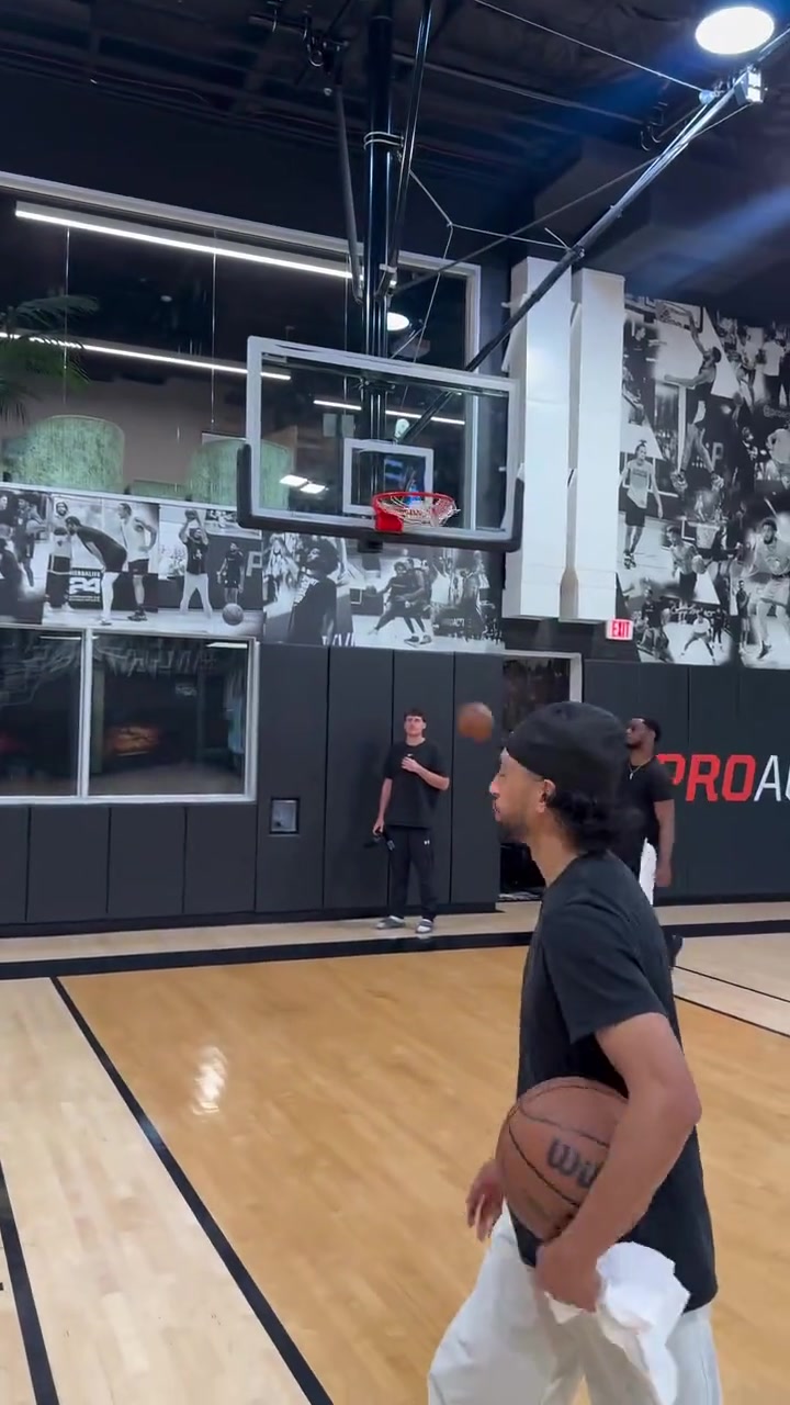 单挑连续单吃KD&切特！美媒惊呼：怎么还没有NBA球队签克里斯托弗