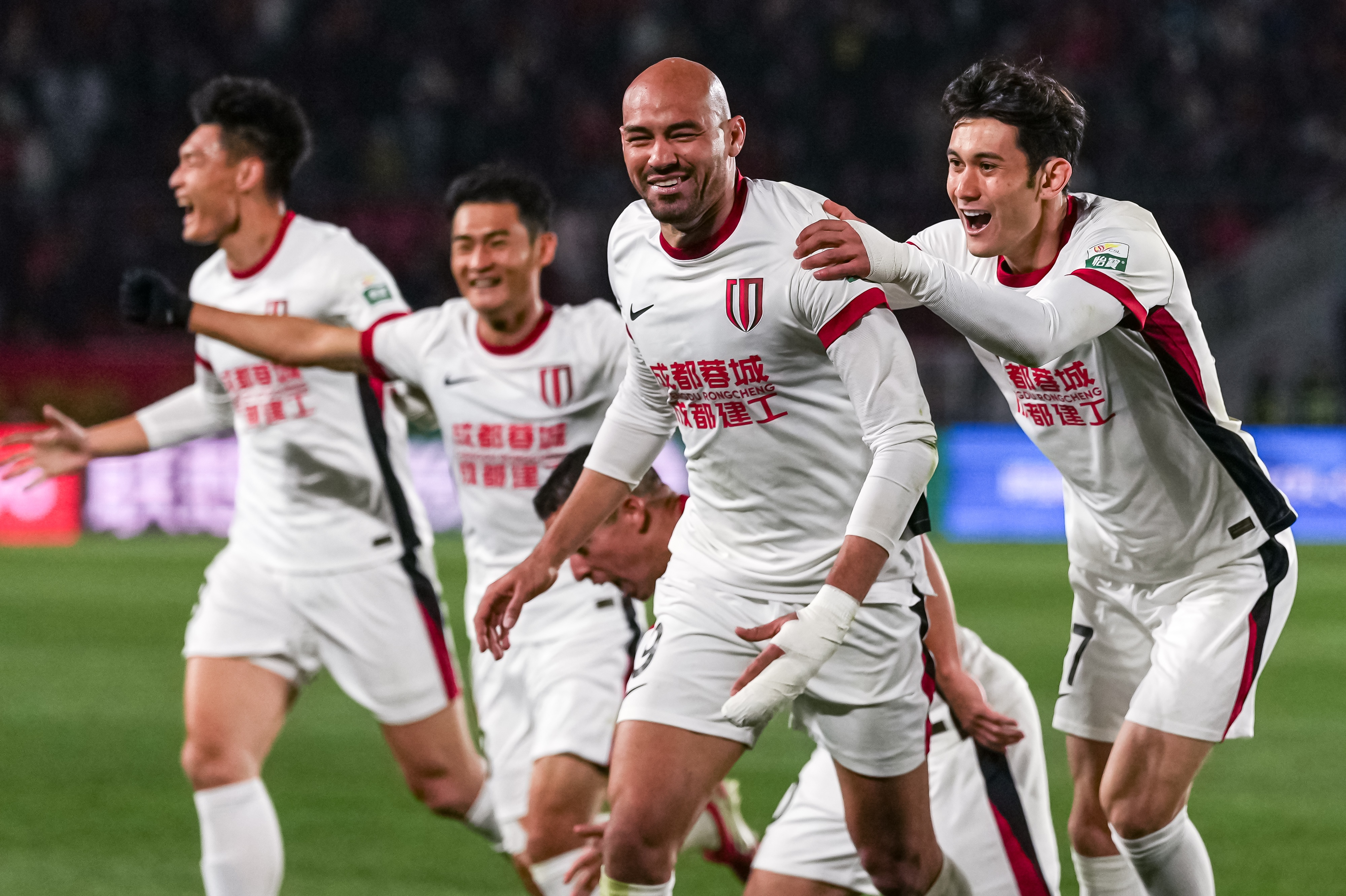 冲击西部首个顶级联赛冠军🏆蓉城今晚赢球即夺冠！历经32年等待