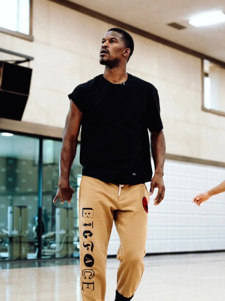 巴特勒晒训练照：回到主场 很快我们就能穿着勇士球衣相见了