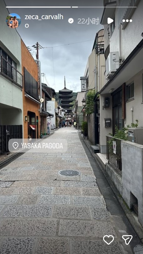 泰山外援泽卡在日本京都旅游,他因伤缺席6-8周