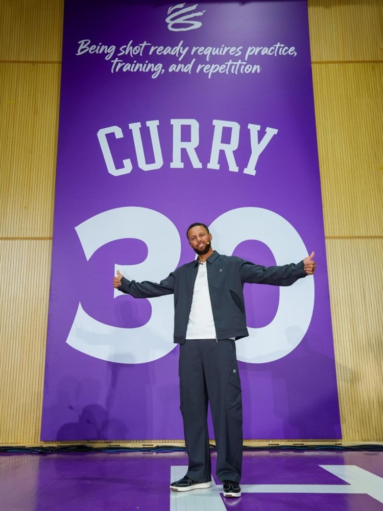 库里社媒晒照：首次随Curry Brand和李宁开启中国行 燥起来！