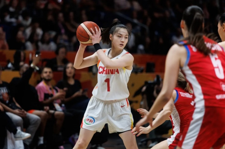 中国女篮控卫之殇，怪宫鲁鸣有用吗