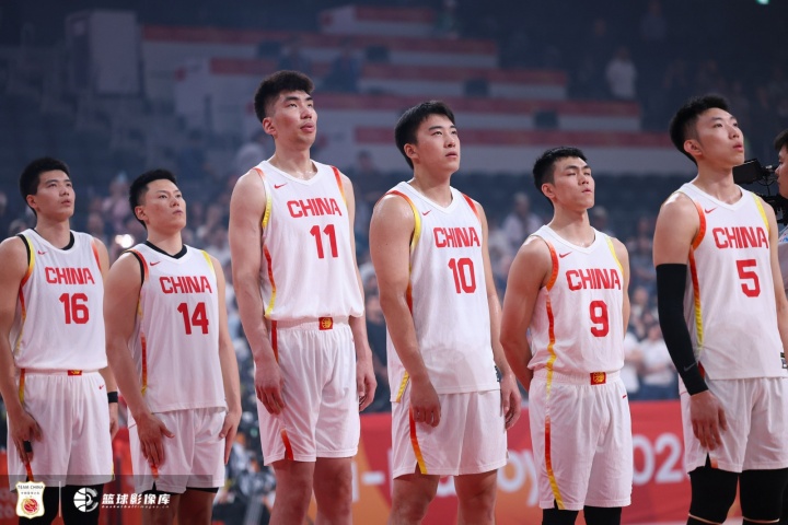 解说:男篮伤病潮 锋线三员大将因伤缺阵 廖三宁生涯最佳一战救主 解说:男篮伤病潮 锋线三员大将因伤缺阵 廖三宁生涯最佳一战救主