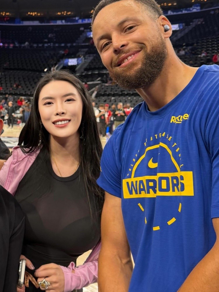 只顾看她了！德扑美女牌手All In姐参加威少基金会扑克之夜！