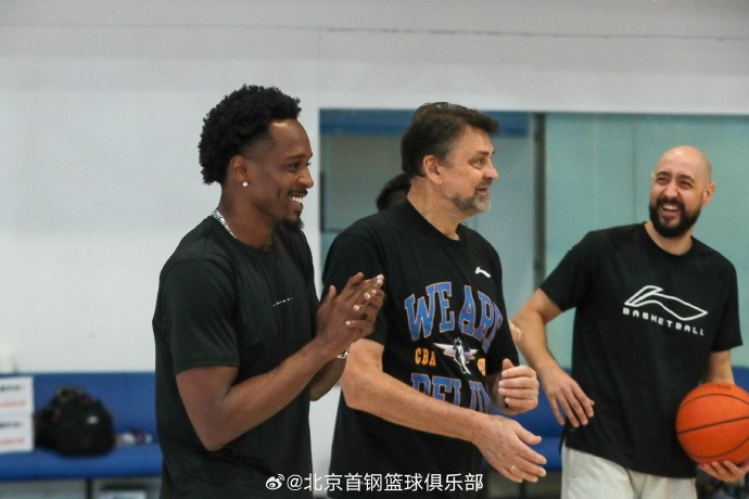 北京官博晒巴里·布朗训练照：好久不见 来了就练 欢迎布朗到队！